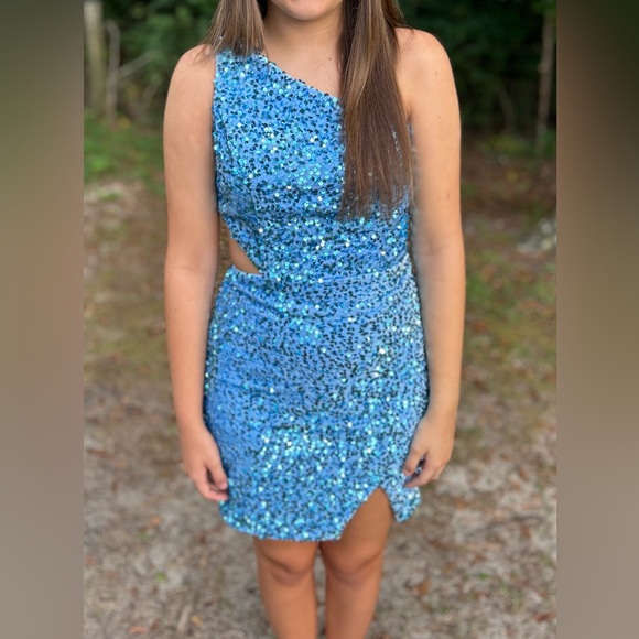 Light Blue Sequin Dress • Size 4
*Bridal Boutique* - Picture 1 of 9